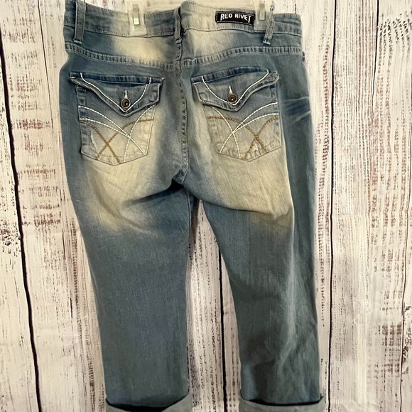 Women's Red Rivet Distressed Knee or Ankle Length Jeans - Picture 3 of 6